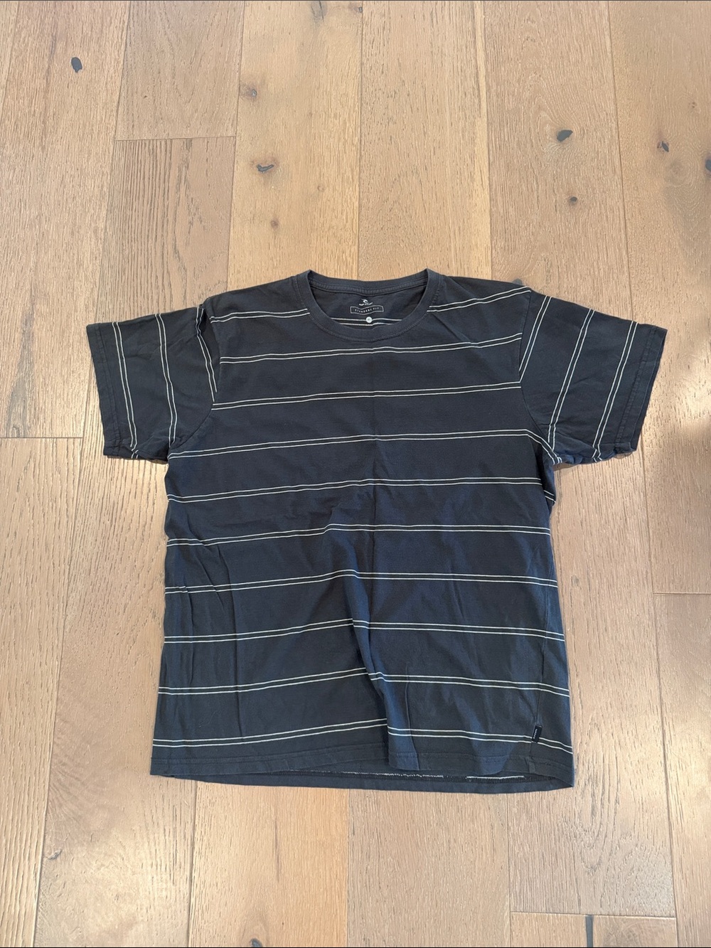 XL Ripcurl black and white striped t shirt